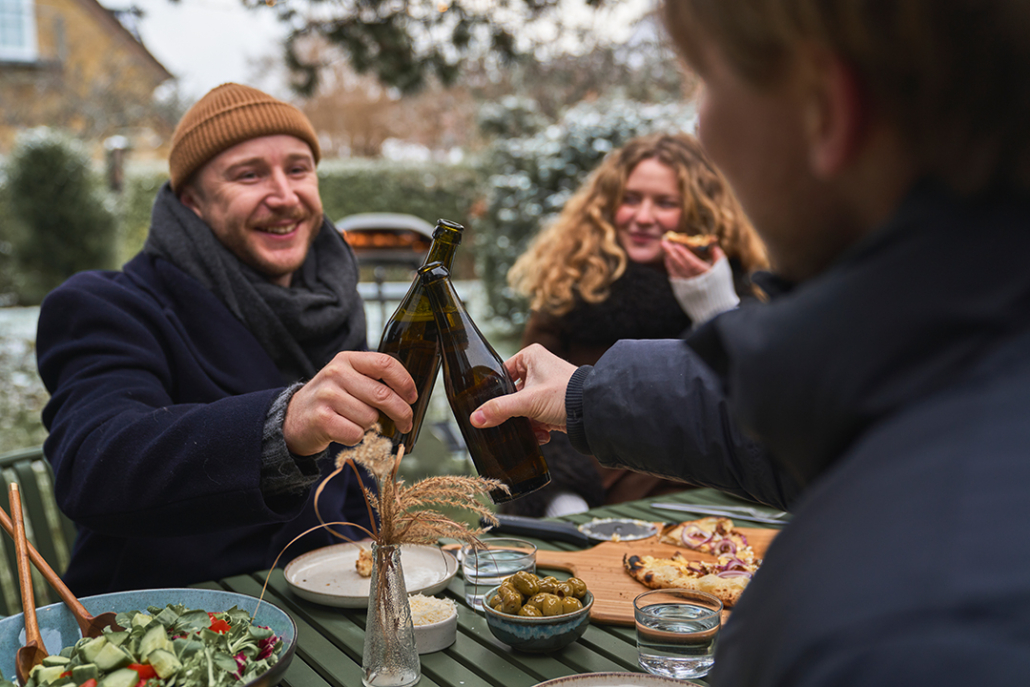 Winter Pizza Social Scene_Cheers